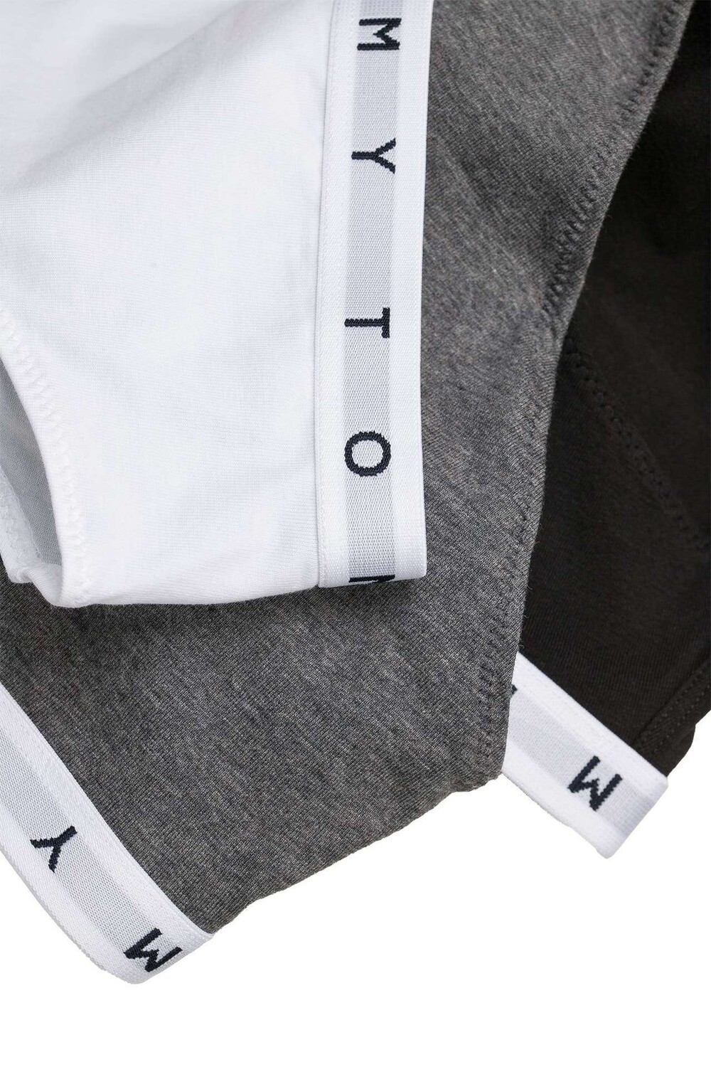 

Комплект из 3 трехцветных трусов. Tommy Hilfiger