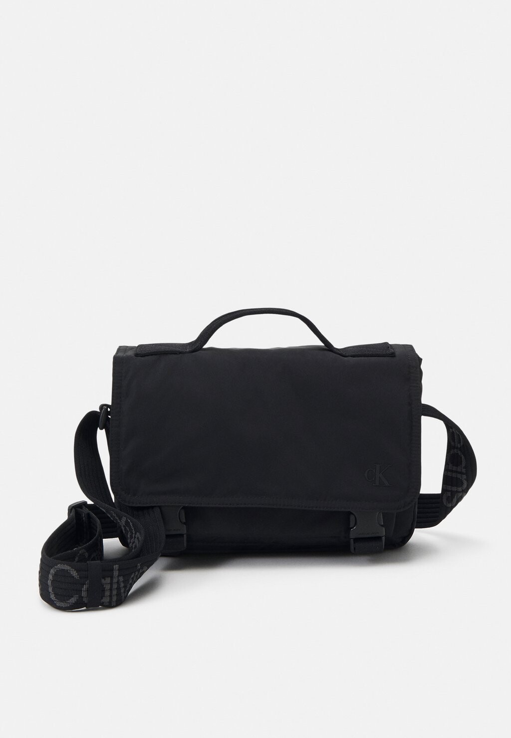 

Сумка через плечо ULTRALIGHT POCKET MESSENGER Calvin Klein Jeans, цвет black