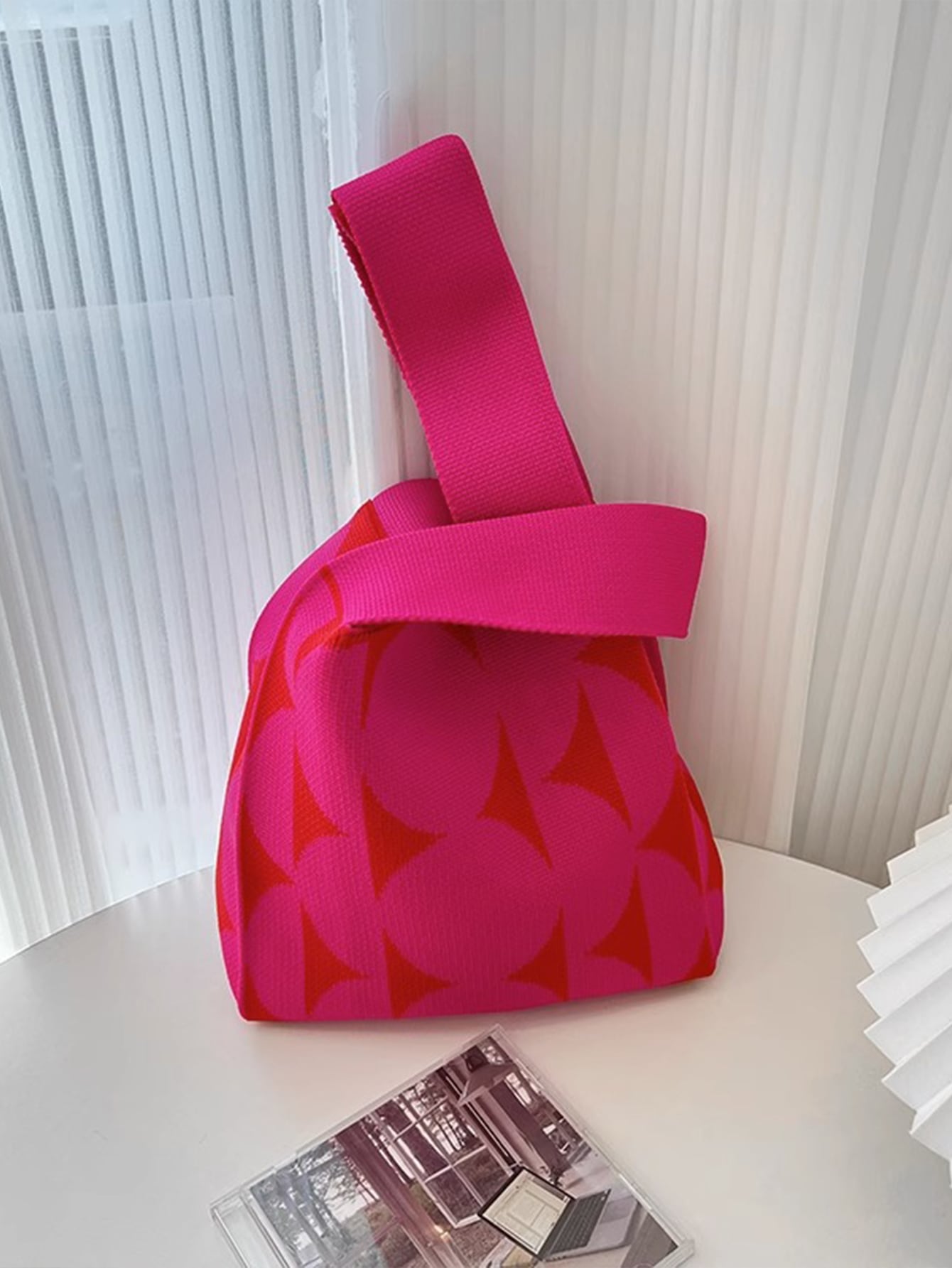 Складная портативная сумка-тоут вязания крючком с геометрическим узором, ярко-розовый
