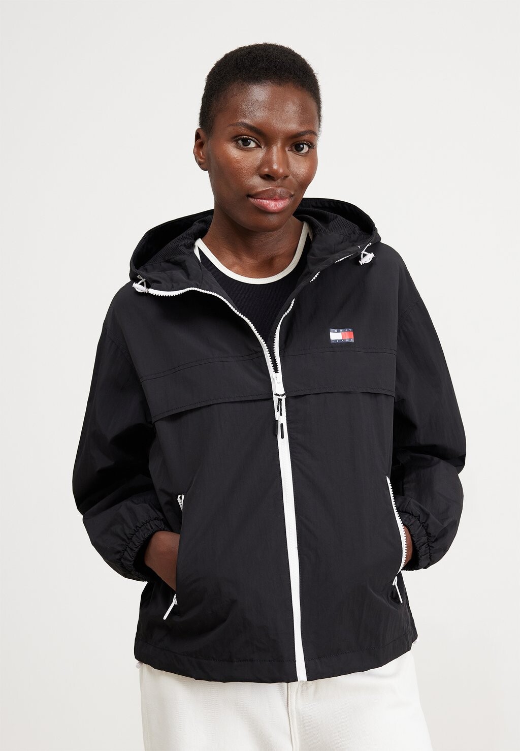 

Ветровка CHICAGO Tommy Jeans, цвет black