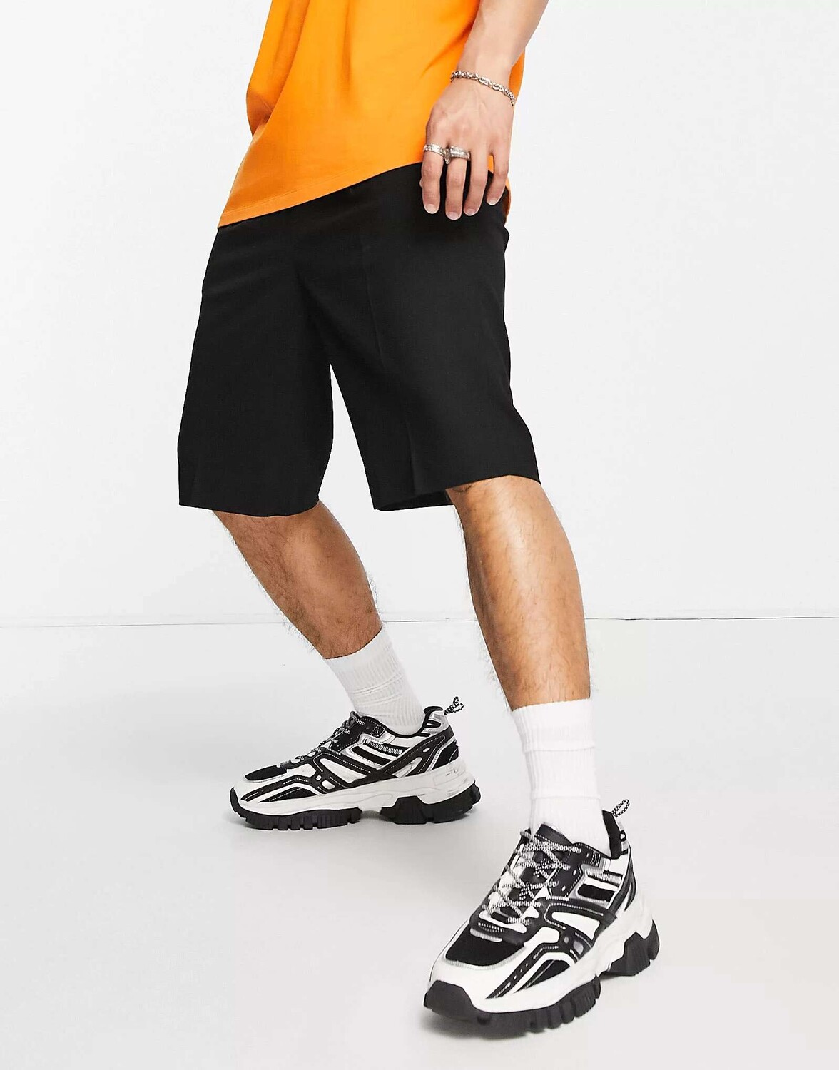 

Черные удлиненные шорты со складками спереди Topman