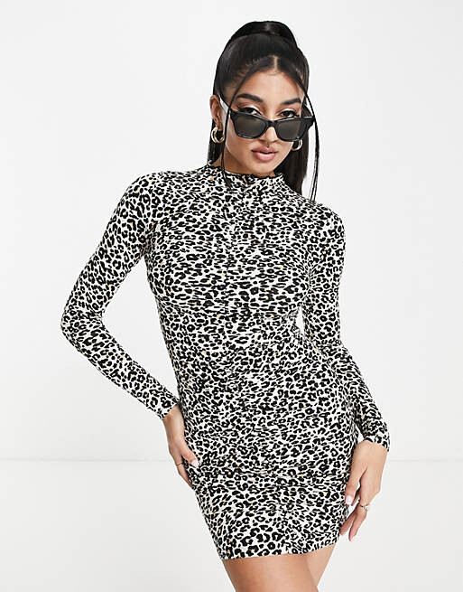 

Платье мини со сборками спереди Miss Selfridge с животным принтом