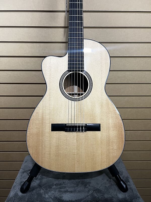 

Акустическая гитара Martin 000C12-16E Nylon Acoustic-electric Guitar - Natural w/Gig Bag & PLEK*D #281