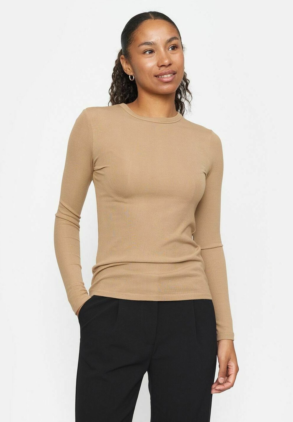 

Футболка с длинным рукавом SRFENJA O-NECK Soft Rebels, тигровый глаз