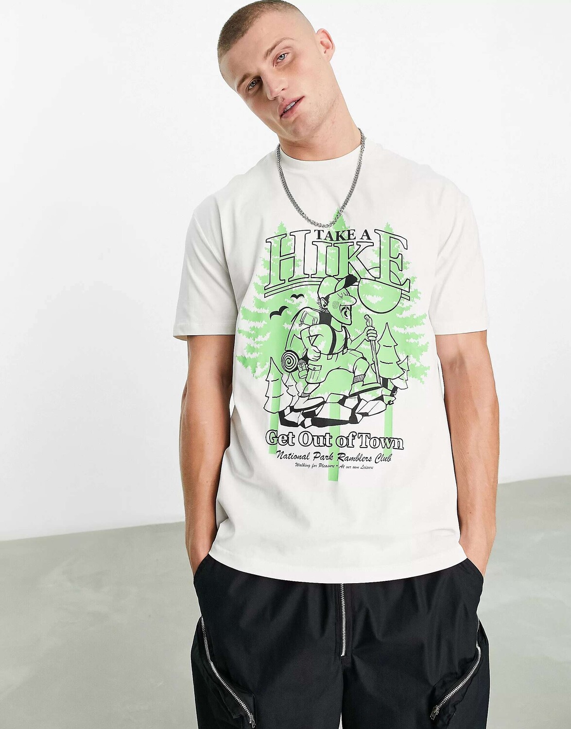 

Свободная бежевая футболка с походным принтом ASOS, Бежевый