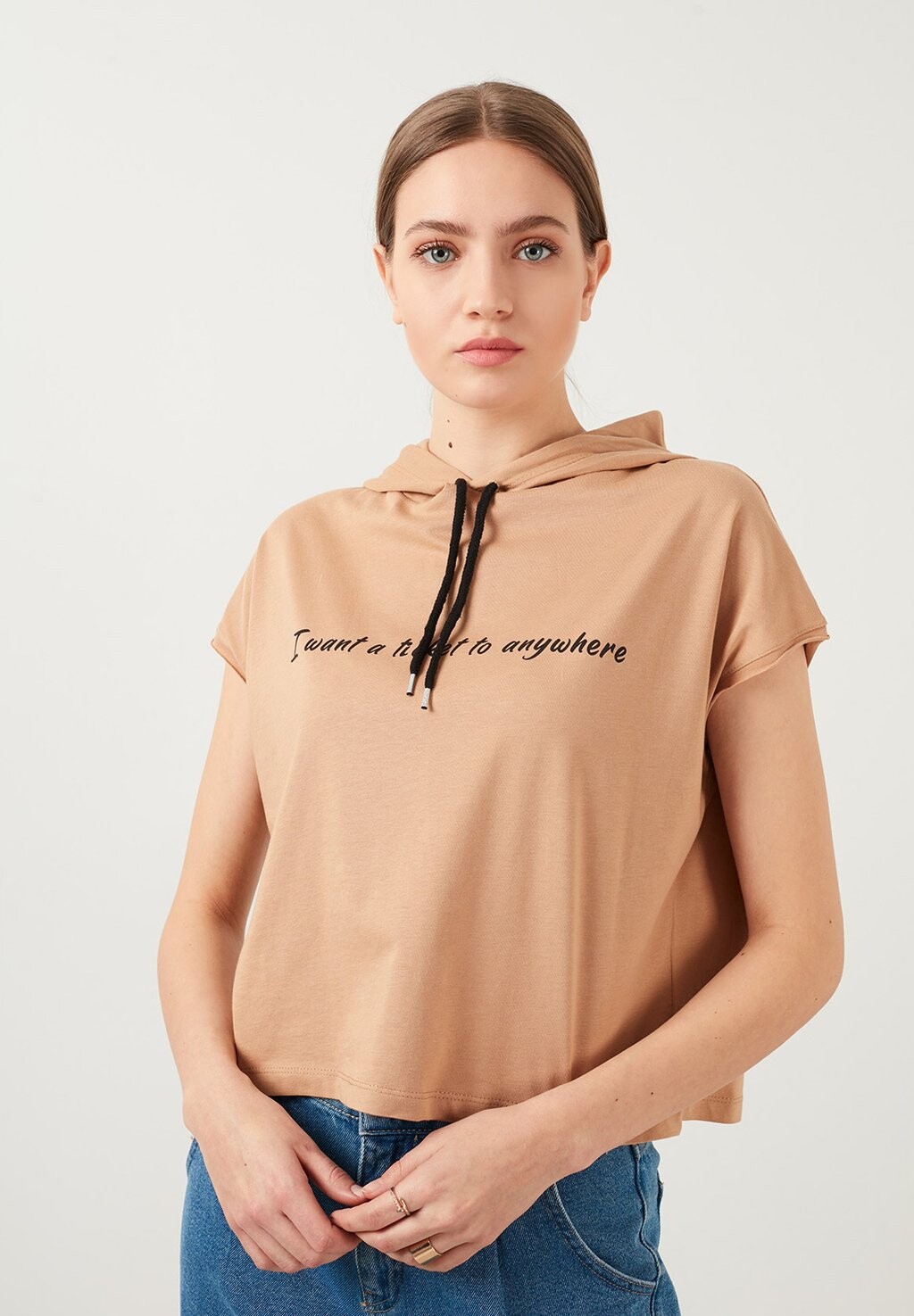

Футболка с принтом LELA, коричневый