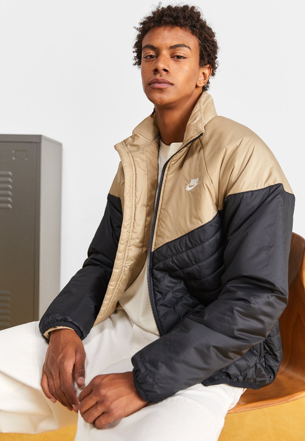 

Куртка демисезонная Nike