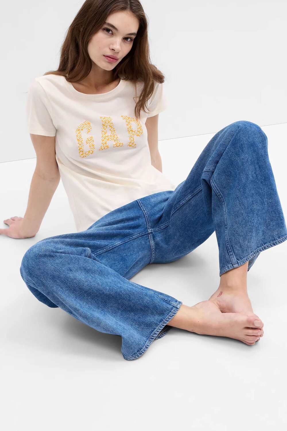 

Футболка с логотипом и цветочным узором Gap