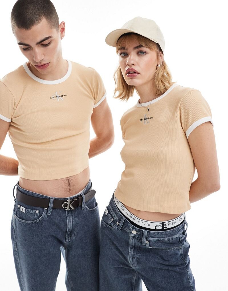 

Calvin Klein Unisex — бежевая облегающая футболка на подкладке — только на ASOS