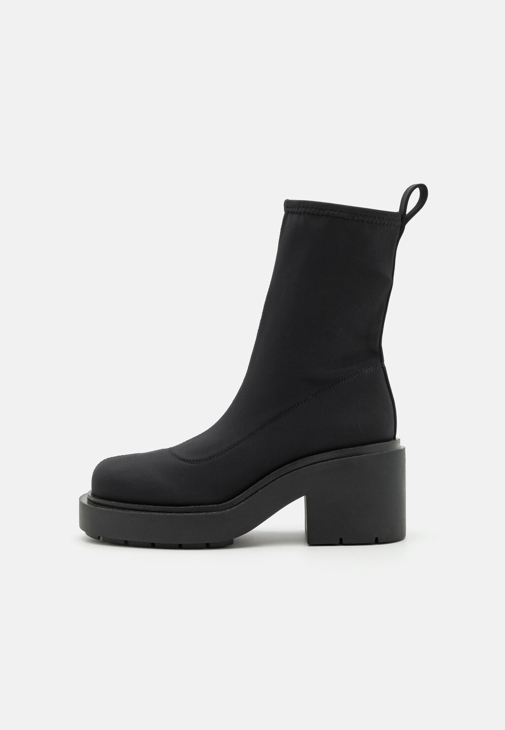 

Ботинки на платформе Monki, цвет black dark