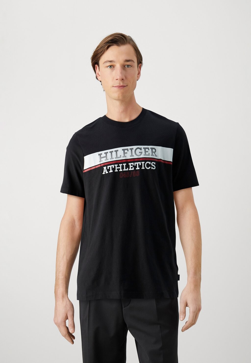 

Футболка с принтом Tommy Hilfiger, черный