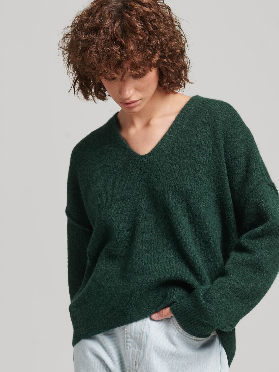 

Superdry Oversized вязаный джемпер с V-образным вырезом, сосна