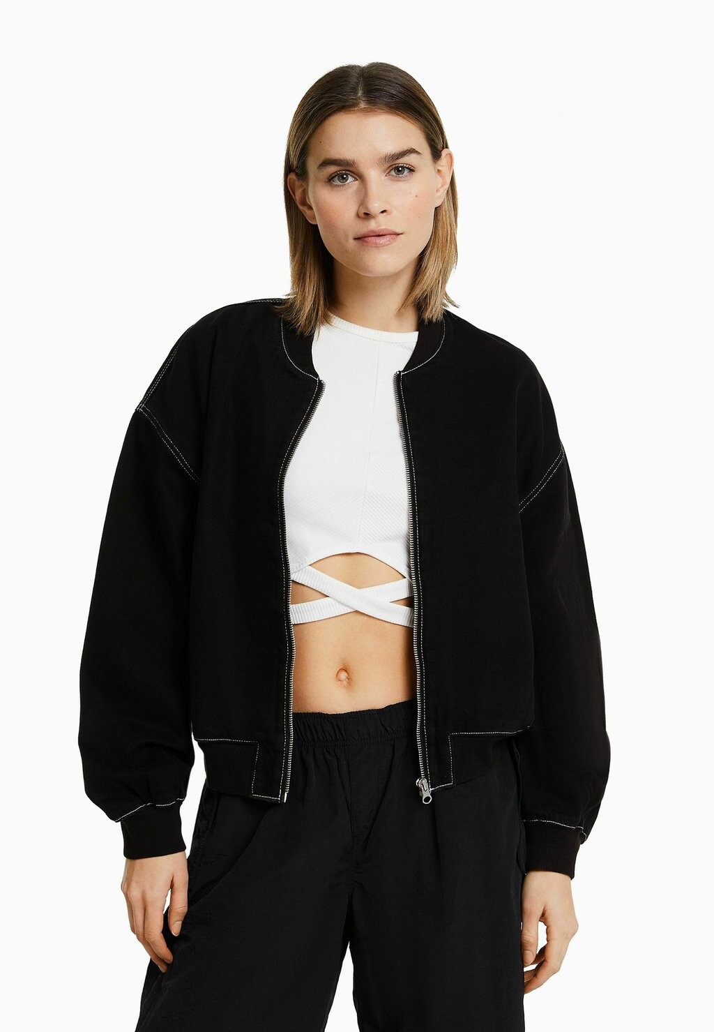 

Джинсовая куртка Bershka, черный