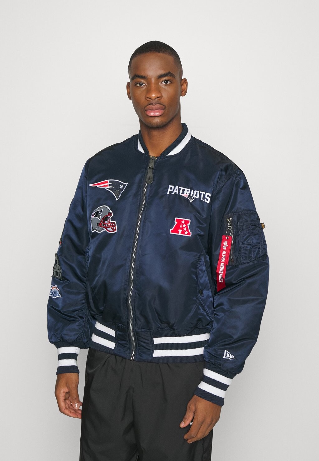 

Ветровка Nfl Alpha Industries New England Patriots Bomber New Era, цвет navy/red
