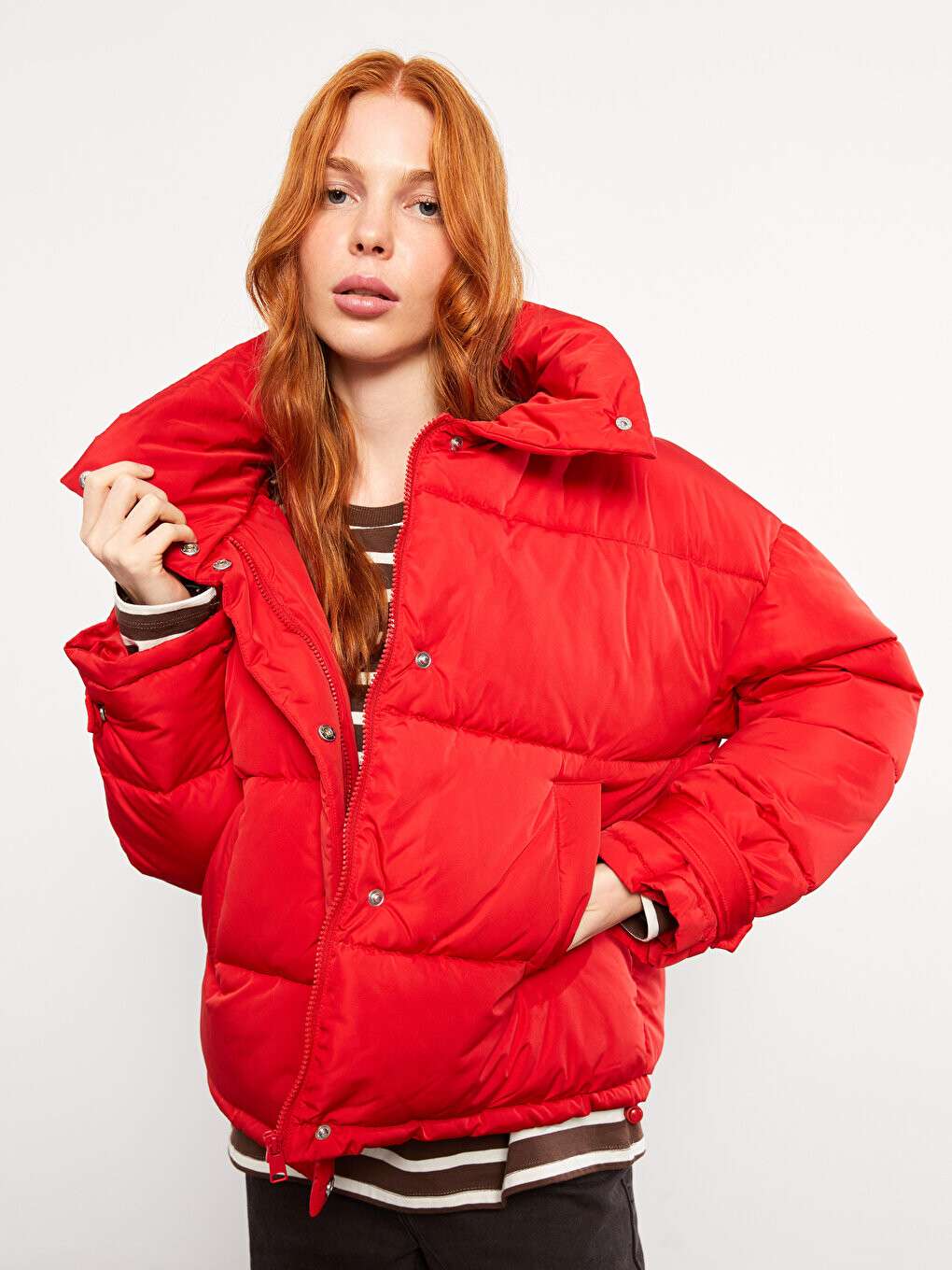 

Однотонное женское пуховое пальто с воротником-стойкой и длинными рукавами LCW Casual, красный