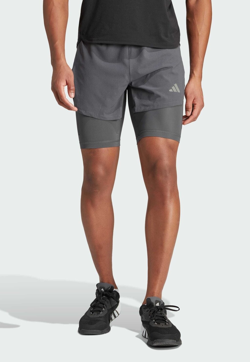 

Спортивные шорты Adidas