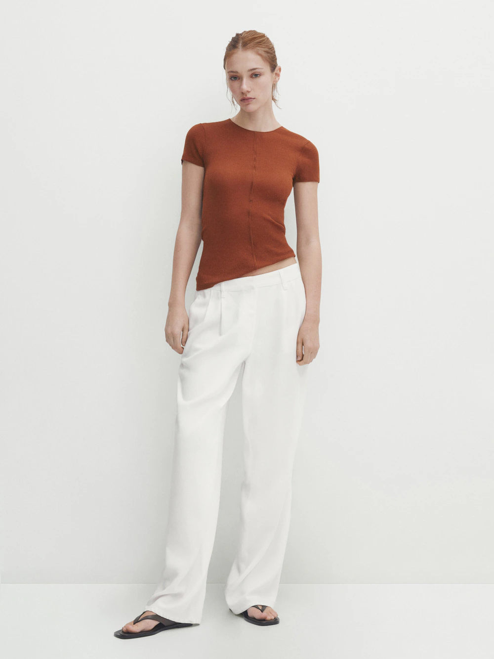 

Блестящая футболка в рубчик с центральным швом Massimo Dutti