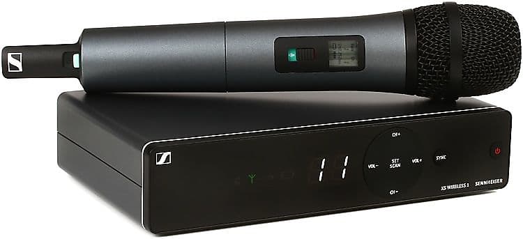 Микрофонная система Sennheiser XSW 1-825-A Handheld Mic Wireless System - A Band (5480572 MHz) цена и фото