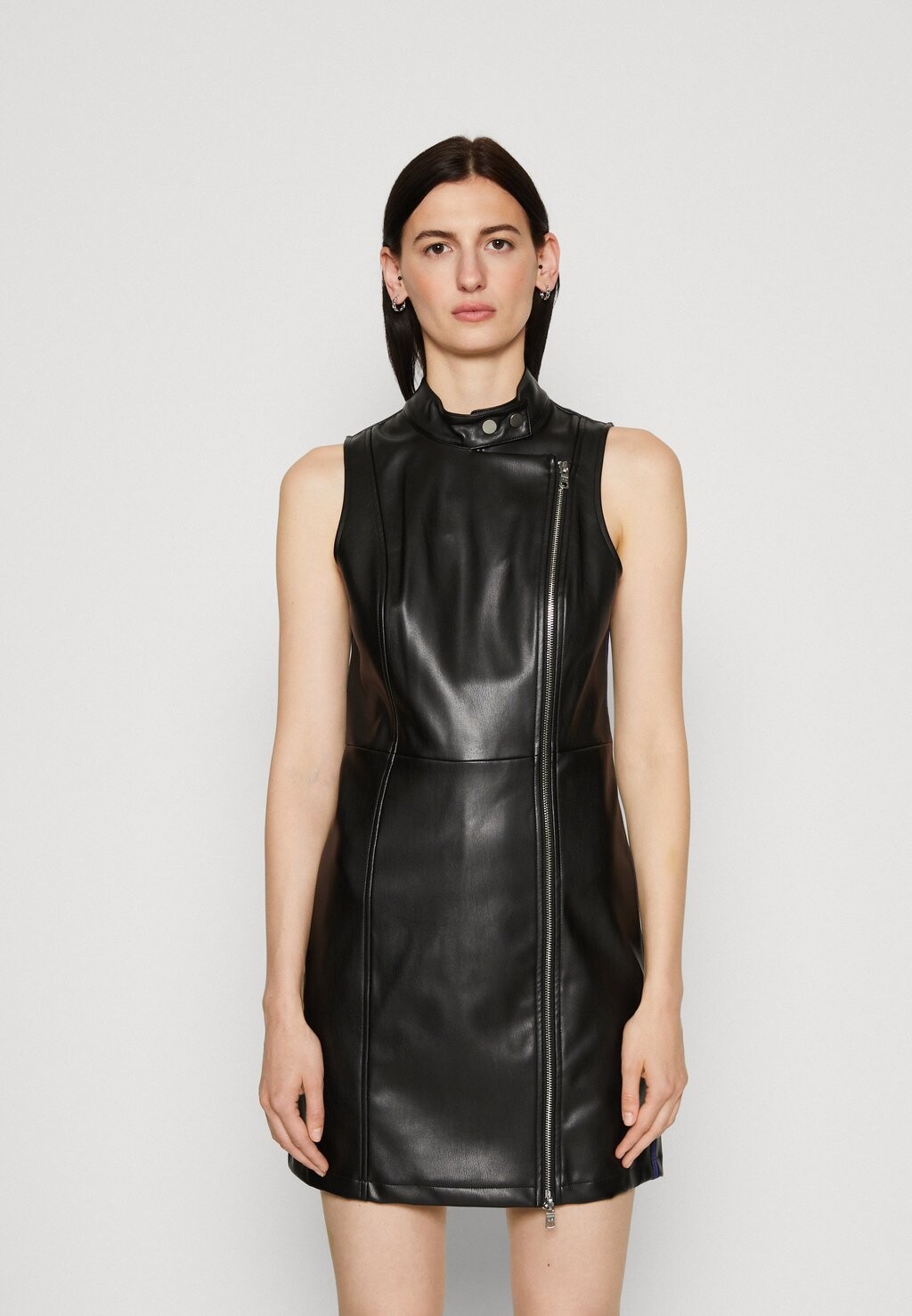 

Элегантное платье Armani Exchange, черный