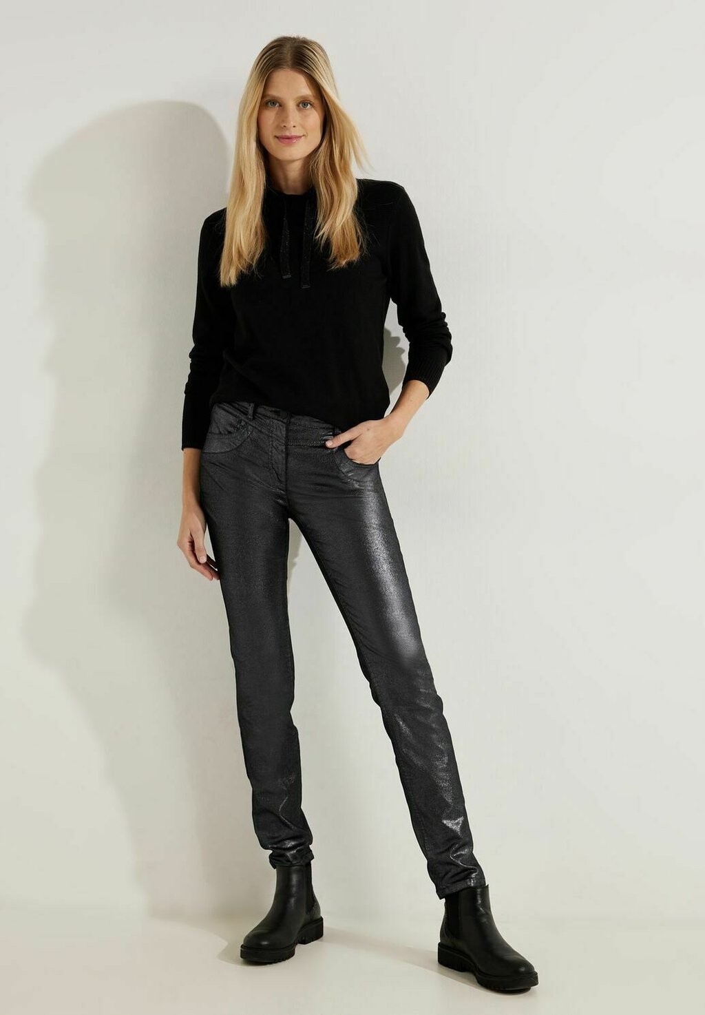 

Брюки CASUAL FIT MIT COATING Cecil, серебристый