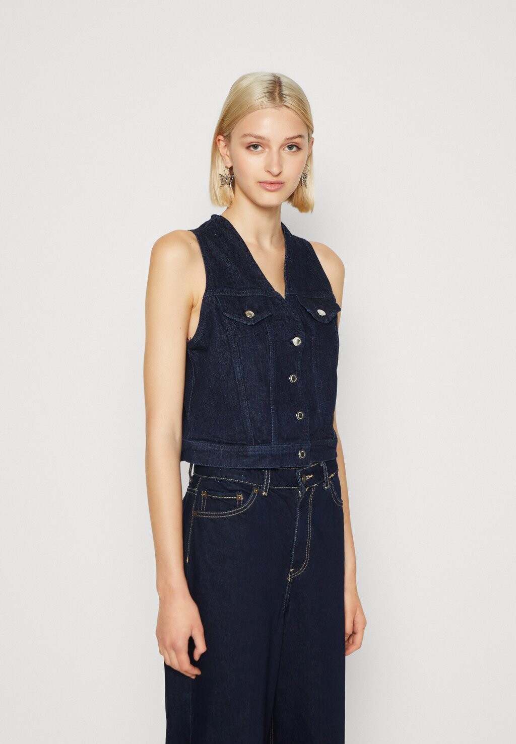 Жилет ONLY ONLEMMA CROP, цвет dark blue denim