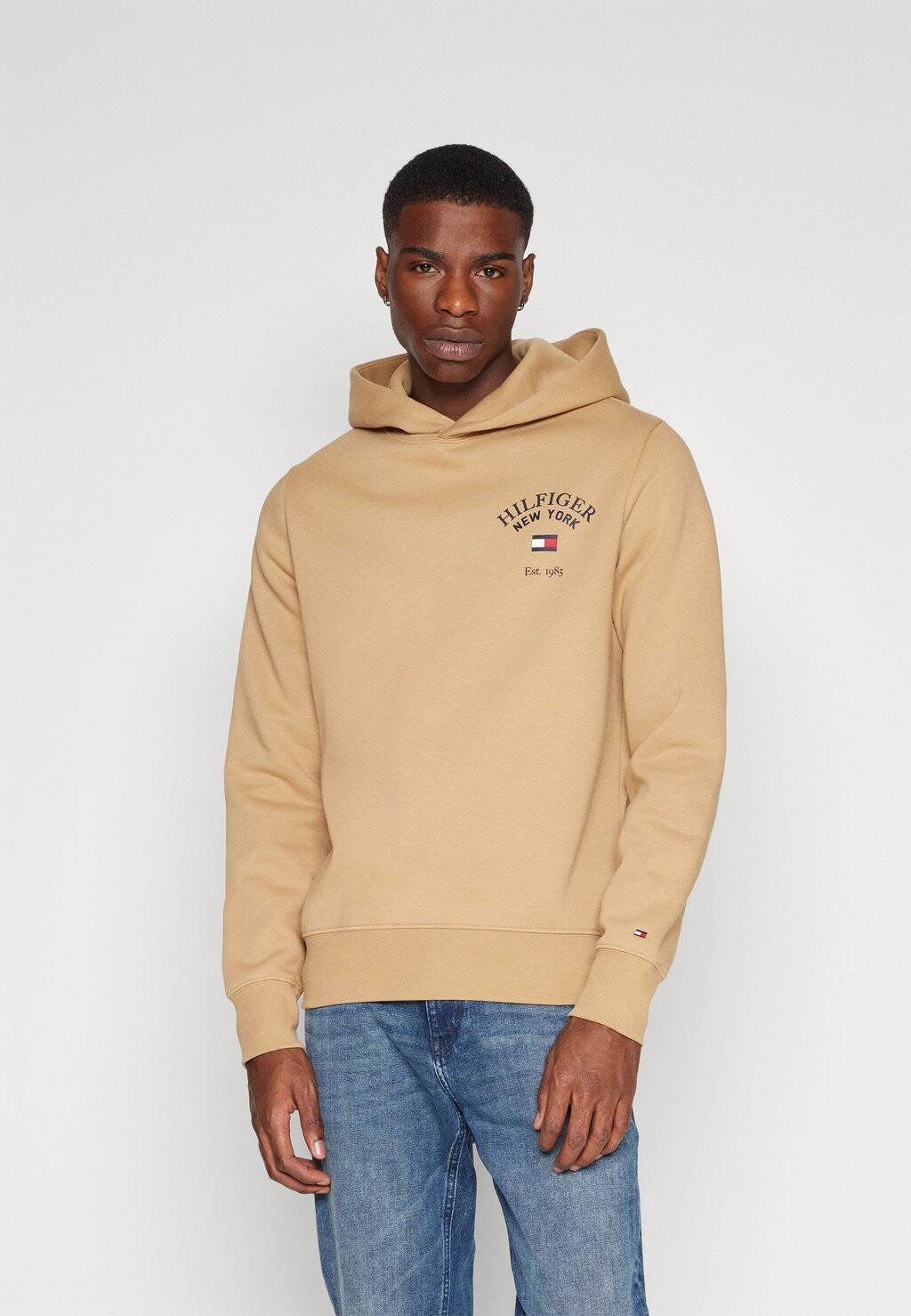 

Толстовка ARCHED VARSITY HOODY Tommy Hilfiger, классический хаки