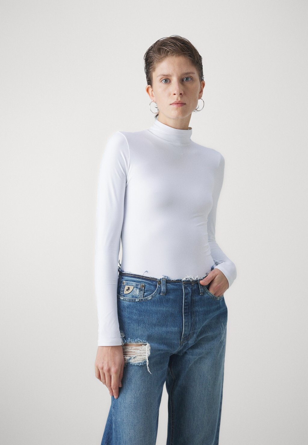 

Футболка с длинными рукавами Soft Matte Seamless Long-Sleeve Mockneck Bodysuit Abercrombie & Fitch