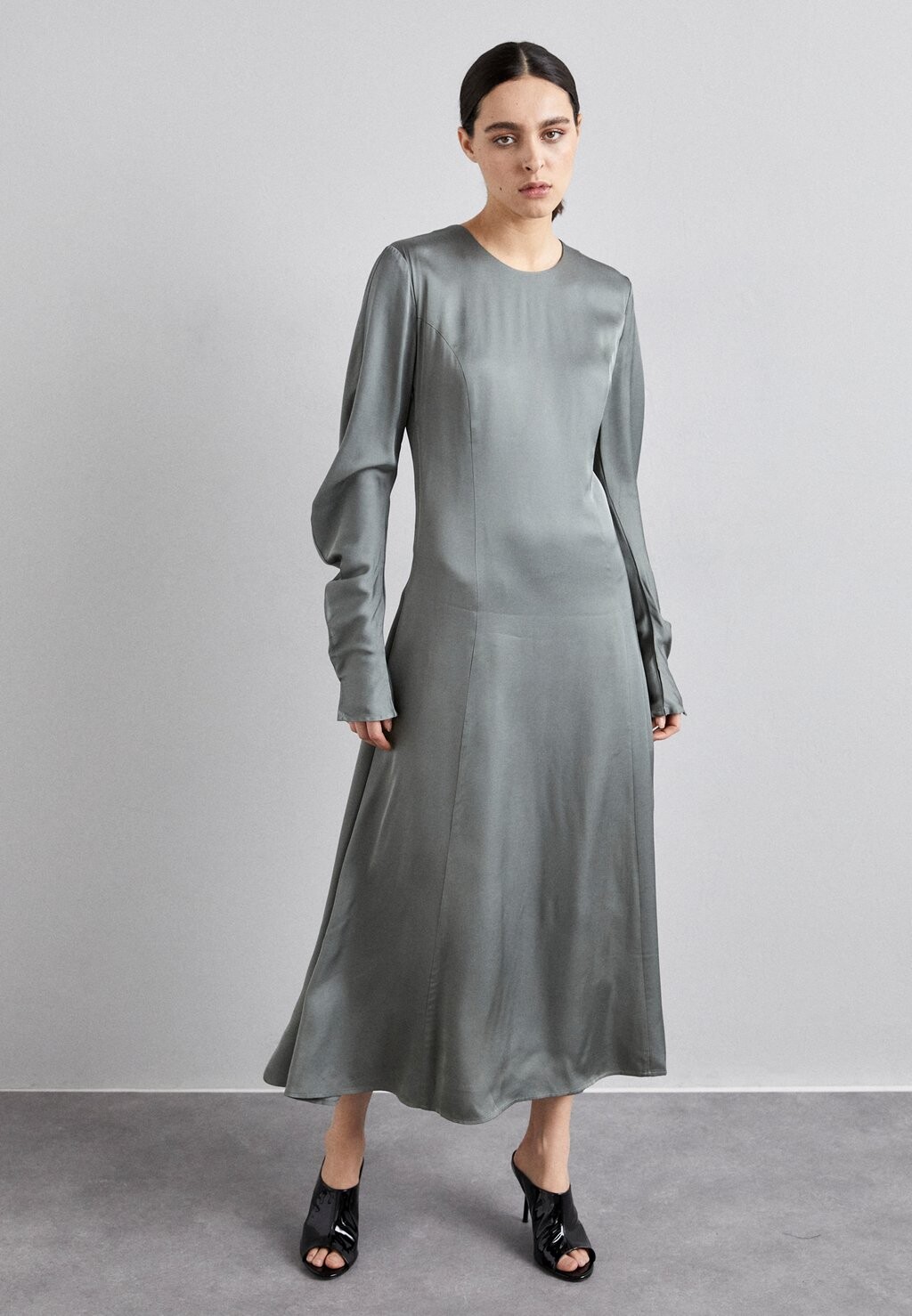 

Длинное платье Lisa Dress Holzweiler, зеленый