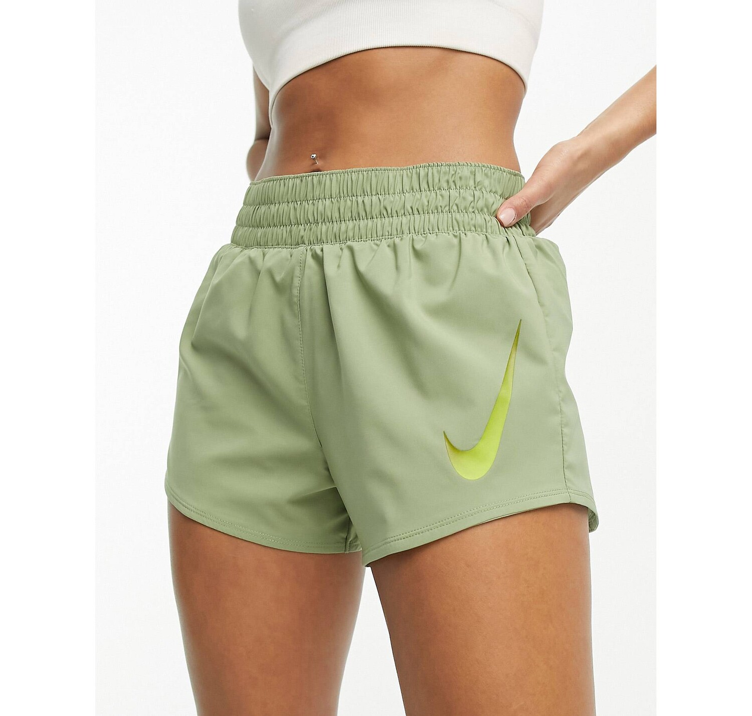 

Зеленые шорты Nike Running Swoosh