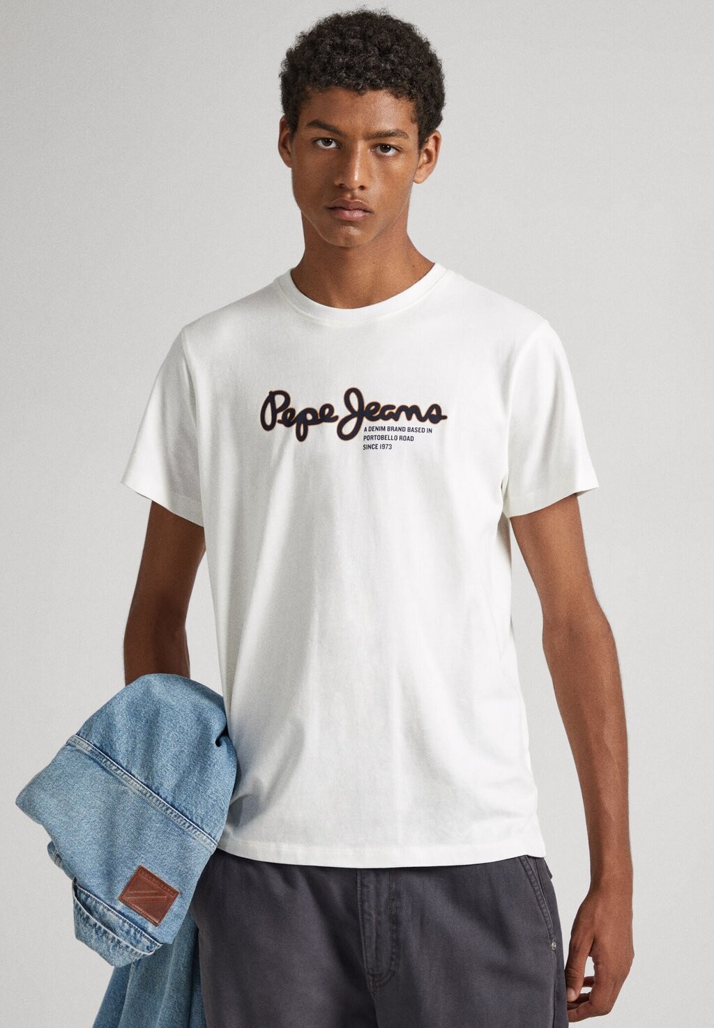 

Футболка с принтом Pepe Jeans, молочный, Серый