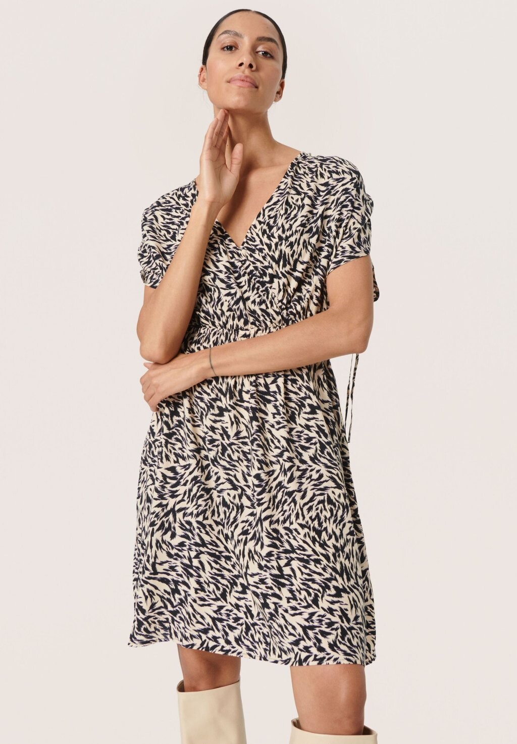 

Летнее платье Soaked in Luxury, черный