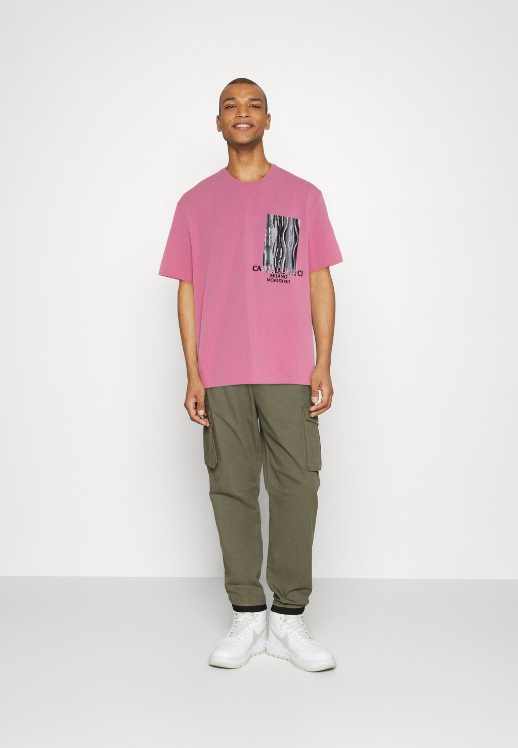 

Футболка с принтом 64ZK UNISEX Carlo Colucci, розовый