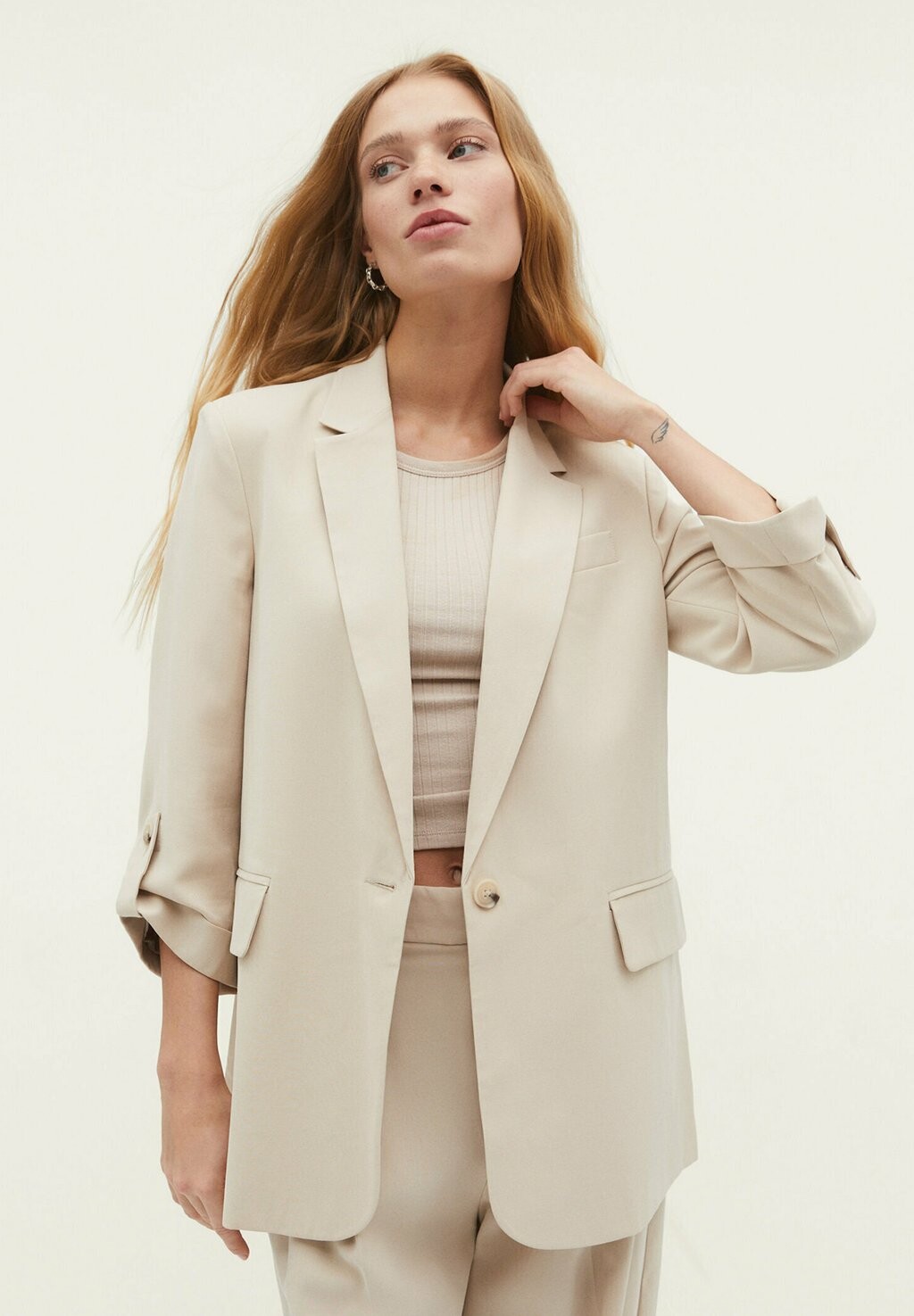 

Длинное пальто Stradivarius