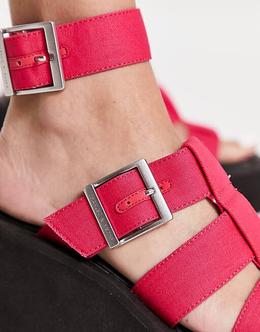 

Ярко-розовые босоножки на танкетке Charles & Keith