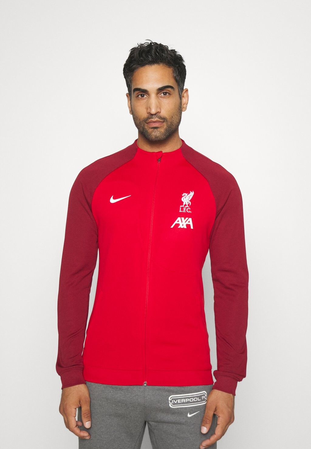 

Спортивная куртка Nike