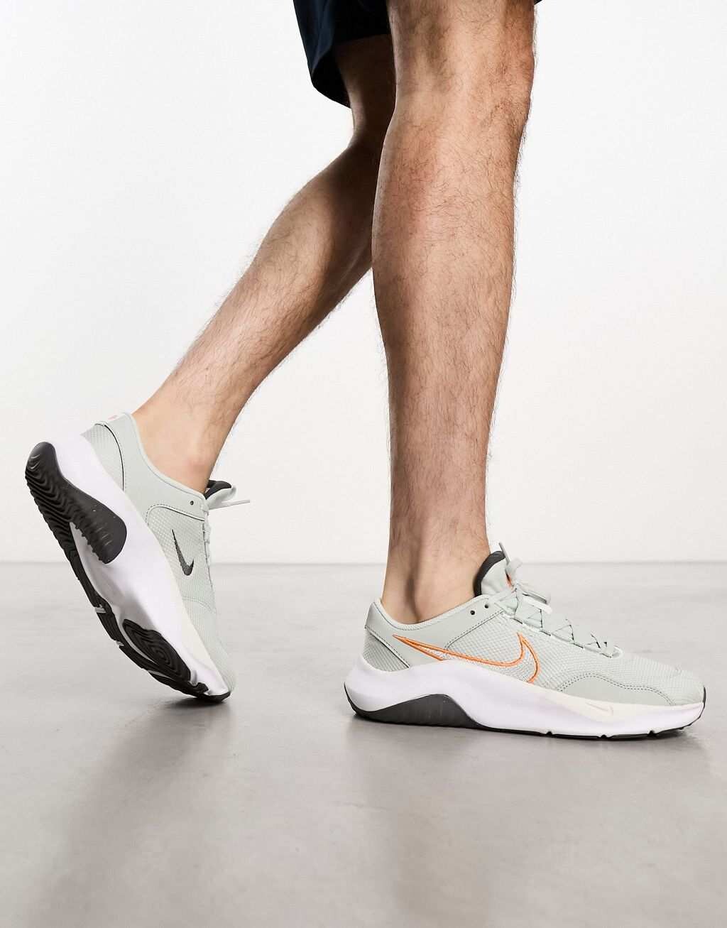 

Серые кроссовки Nike Training Legend Essential 3 NN