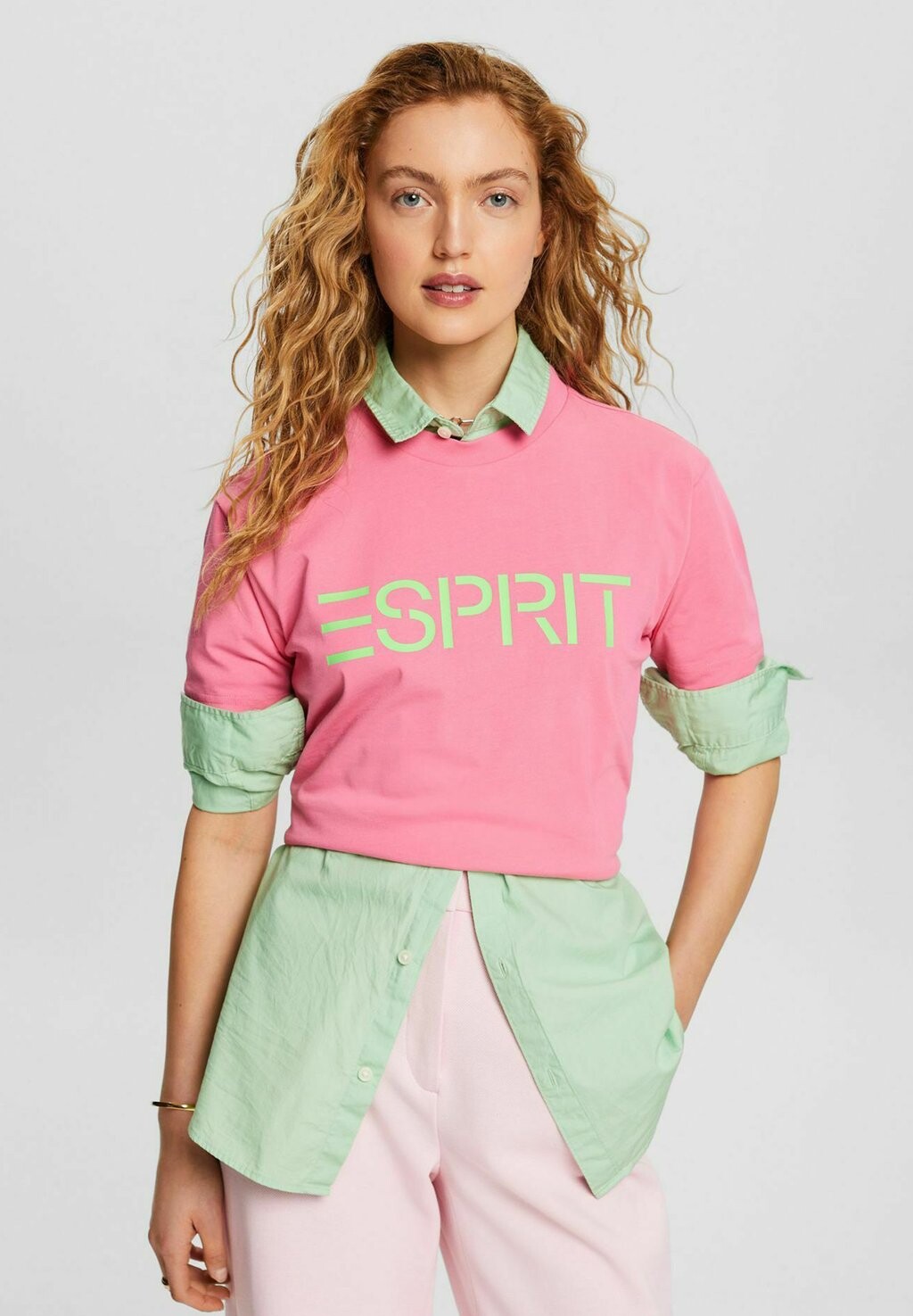 

Футболка с принтом Esprit, розовый