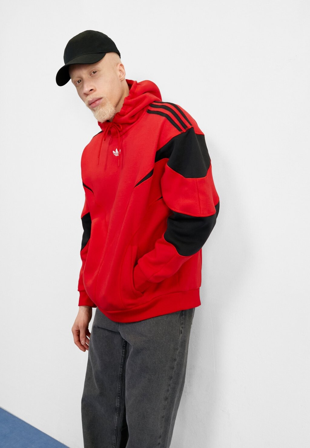 

Толстовка adidas Originals REKICE, лучше алый/черный