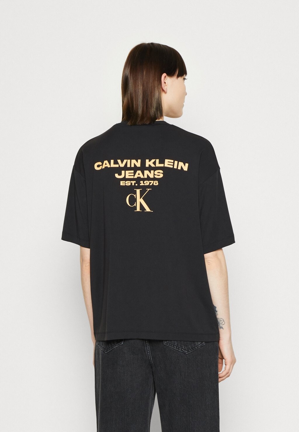 

Футболка с принтом Calvin Klein Jeans, черный