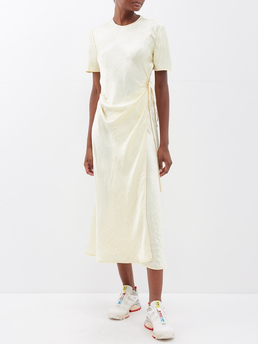 

Платье миди daika из жатого атласа Acne Studios, желтый