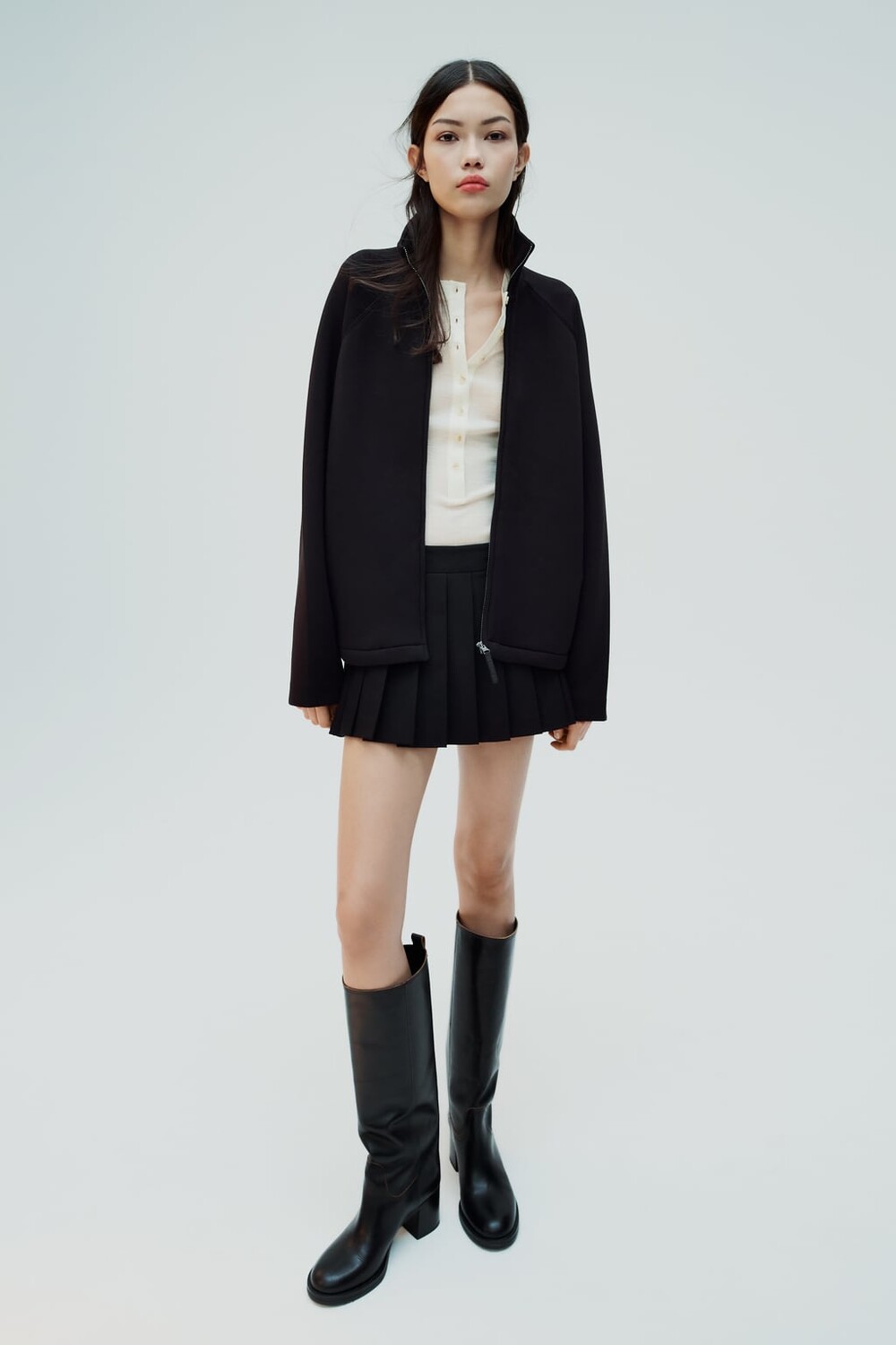 

Толстовка с неопреновым эффектом ZARA, черный