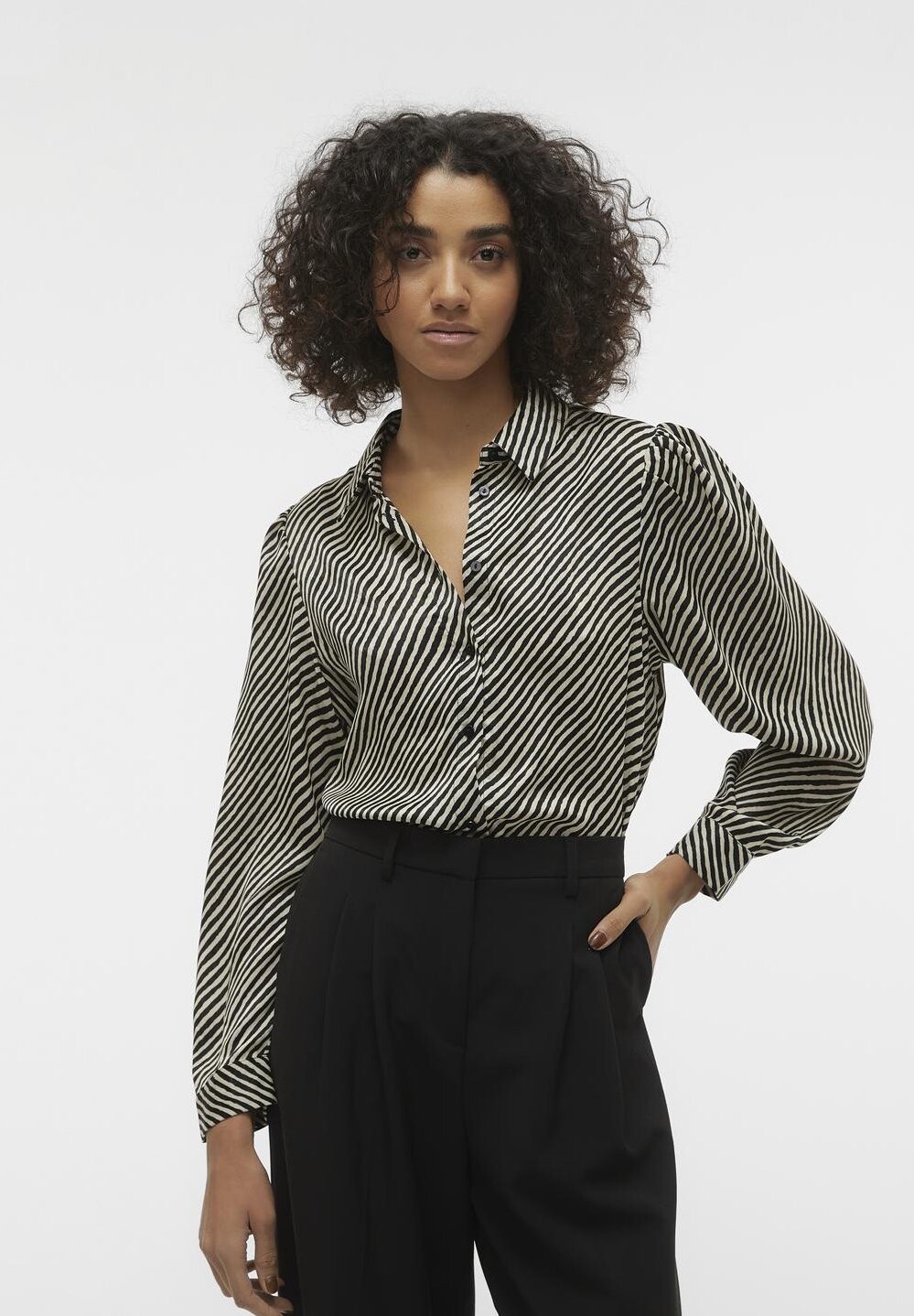 

Рубашка Vmizel Vero Moda, цвет black/birch