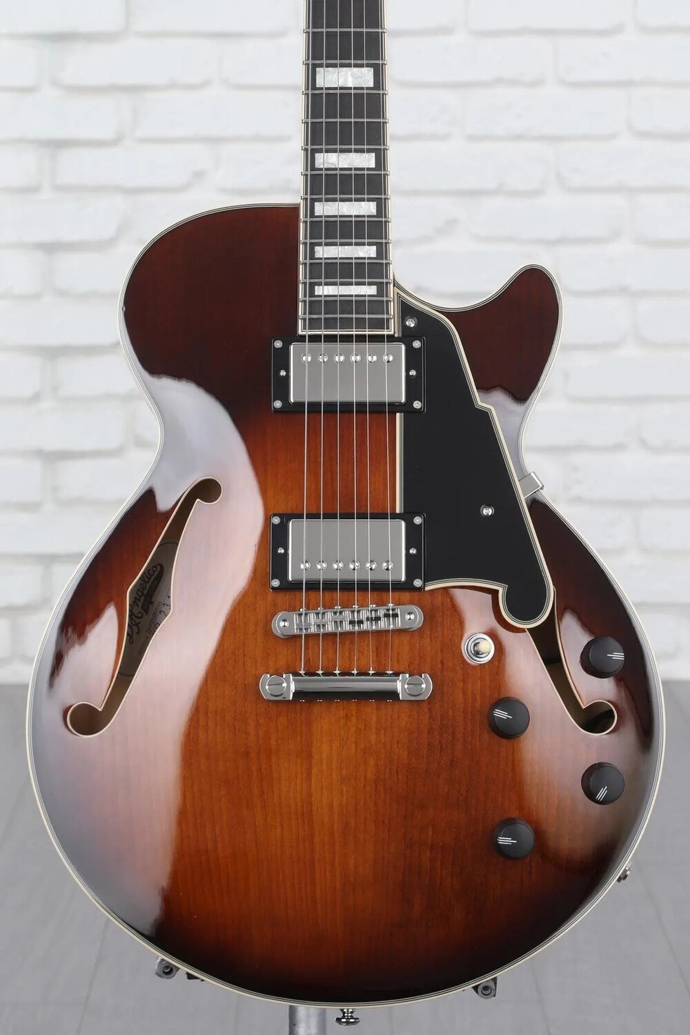 

Новая электрогитара D'Angelico Premier SS - Brown Burst со стопбаром на хвостовике