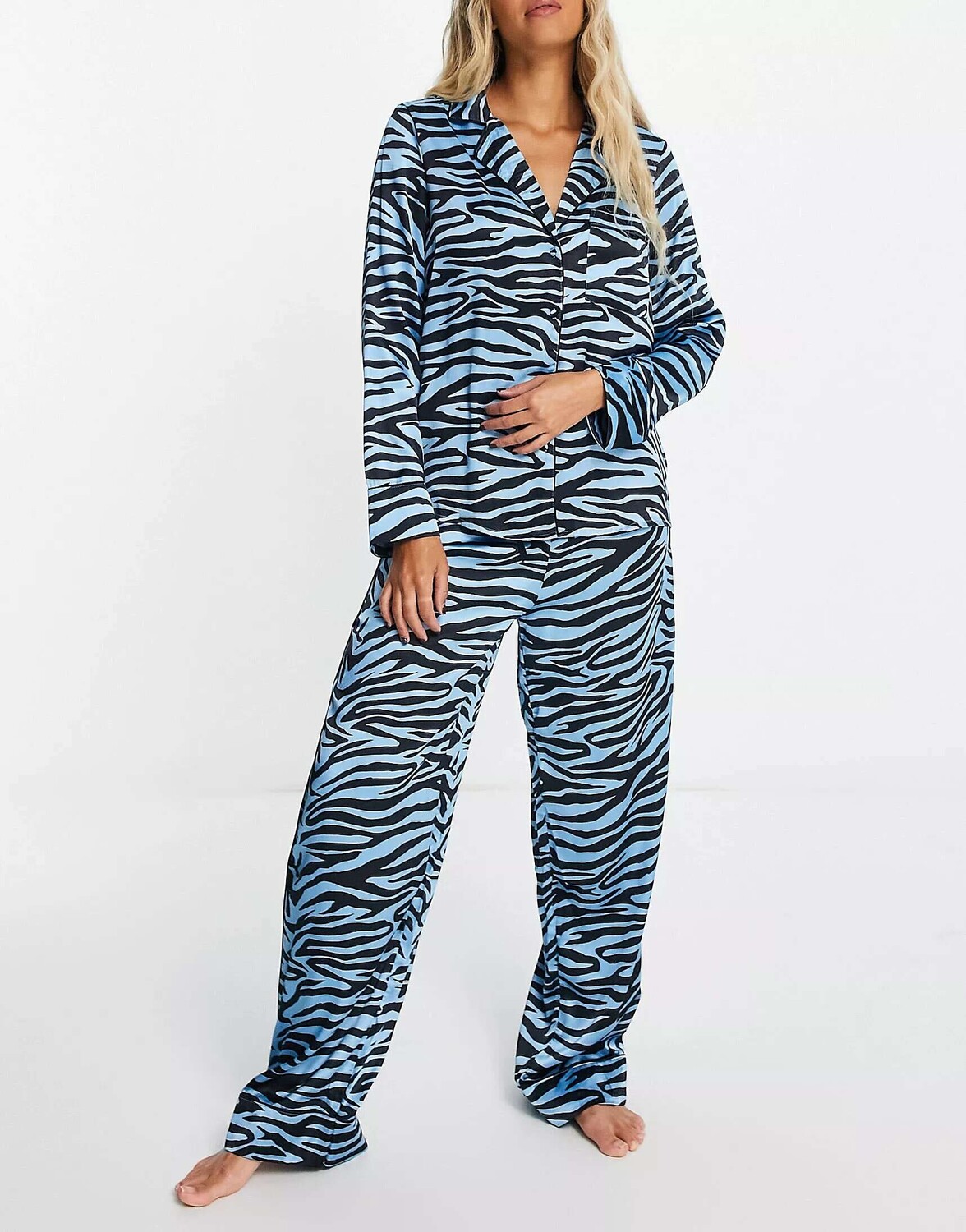 

Синие атласные пижамные брюки с рисунком зебры River Island