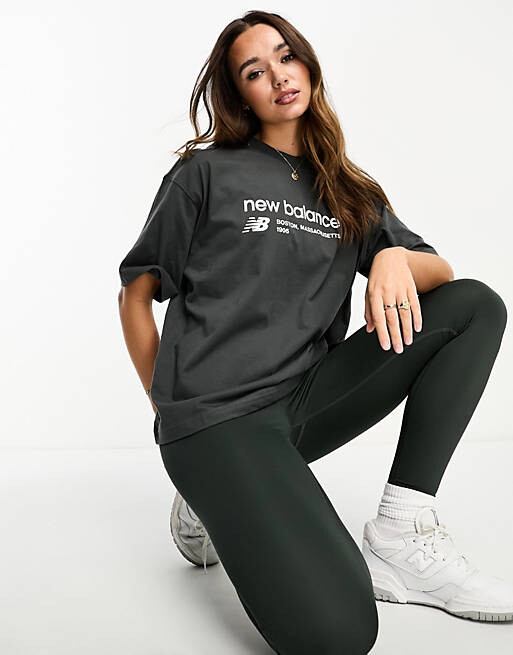 

Свободная черная футболка New Balance Linear Heritage