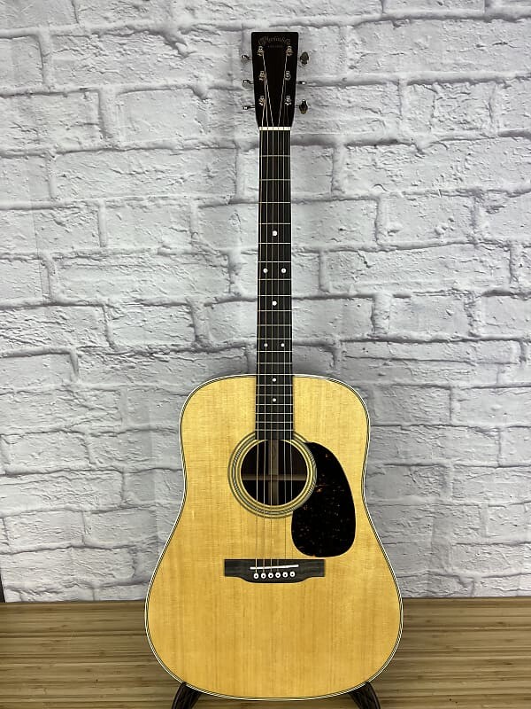 

Акустическая гитара Martin Standard Series D-28 - Natural