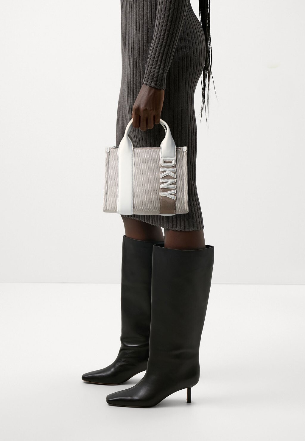 

Сумка HOLLY TOTE DKNY, цвет natural/white