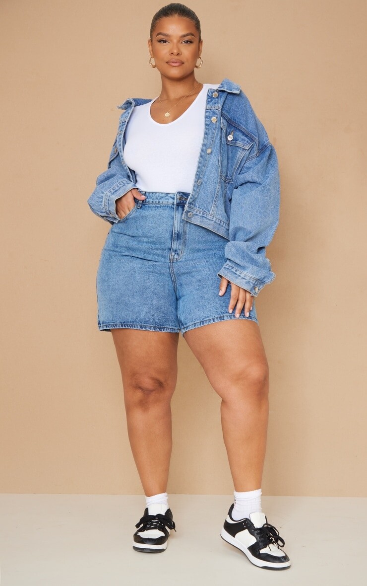 

PrettyLittleThing Синие шорты для мам плюс с высокой талией