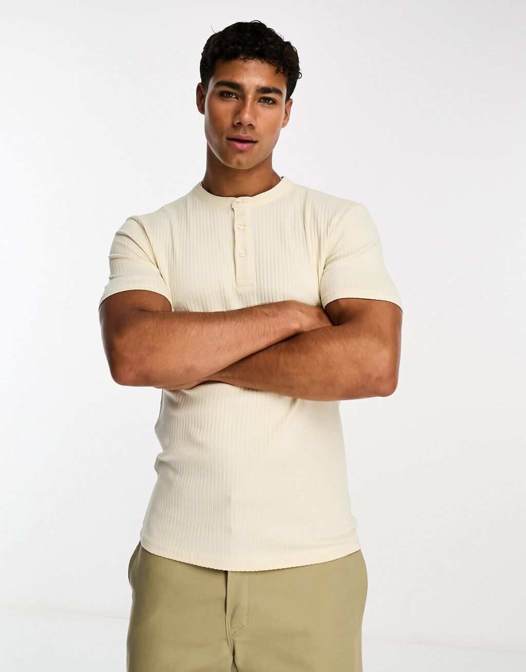 

Кремовая футболка на пуговицах в рубчик ASOS DESIGN