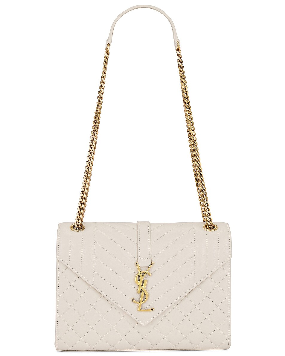 Сумка через плечо Saint Laurent Medium Envelope Chain, цвет Crema Soft